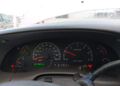 2000 Ford Expedition Xlt z USA, uszkodzony, nr VIN 1FMRU1569YLA59097